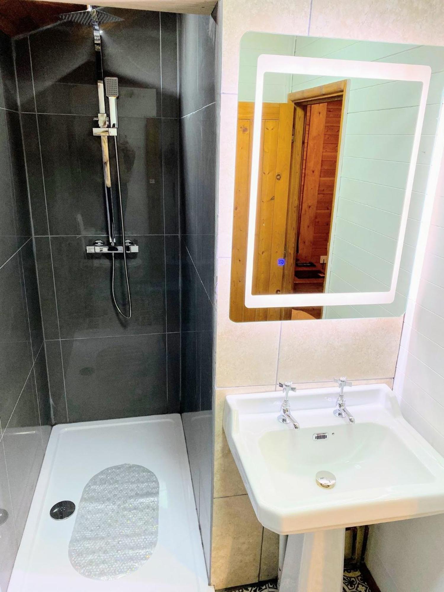 Otter 4 Hot Tub - Huntersmoon-Warminster-Bath-Salisbury Villa Exterior photo
