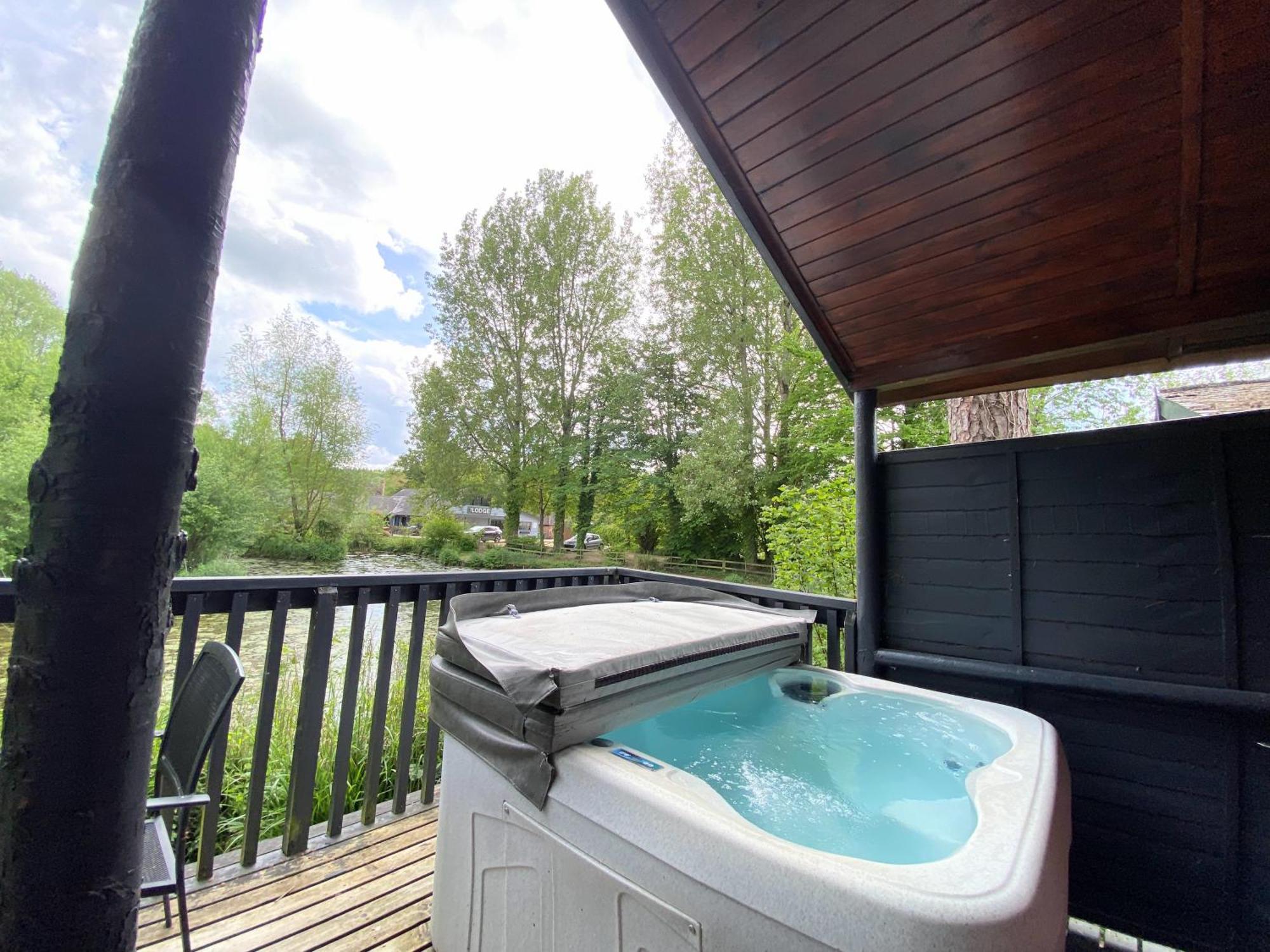 Otter 4 Hot Tub - Huntersmoon-Warminster-Bath-Salisbury Villa Exterior photo
